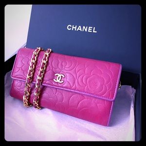 💕👛Authentic Chanel Long Camellia WOC 💕👛